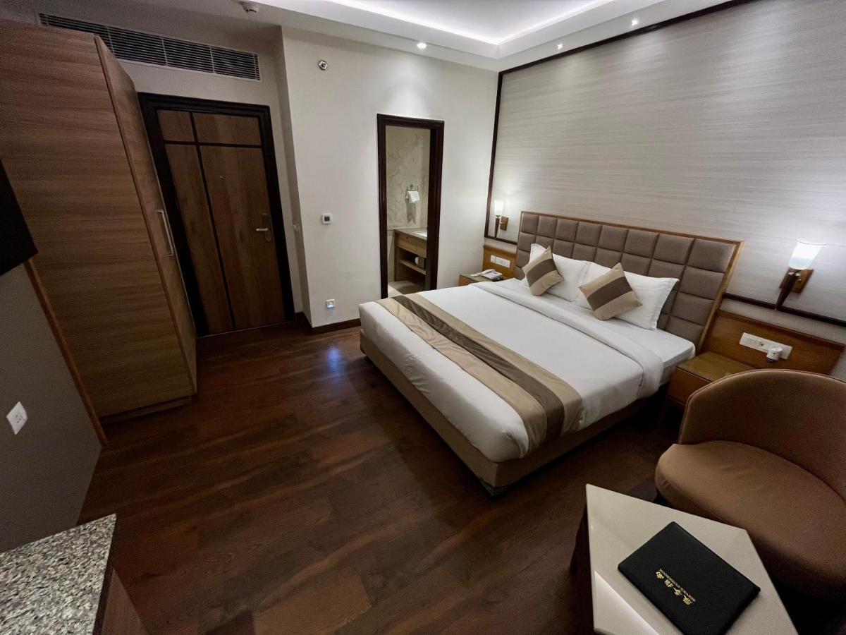 Anntilia Inn Ludhiana Zewnętrze zdjęcie