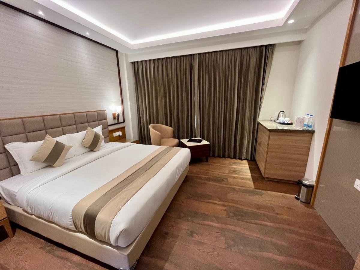 Anntilia Inn Ludhiana Zewnętrze zdjęcie