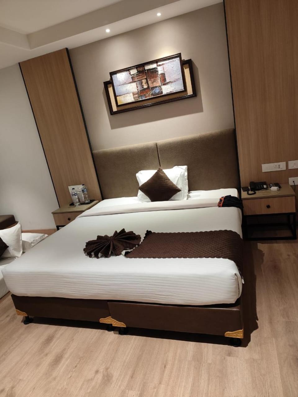 Anntilia Inn Ludhiana Zewnętrze zdjęcie
