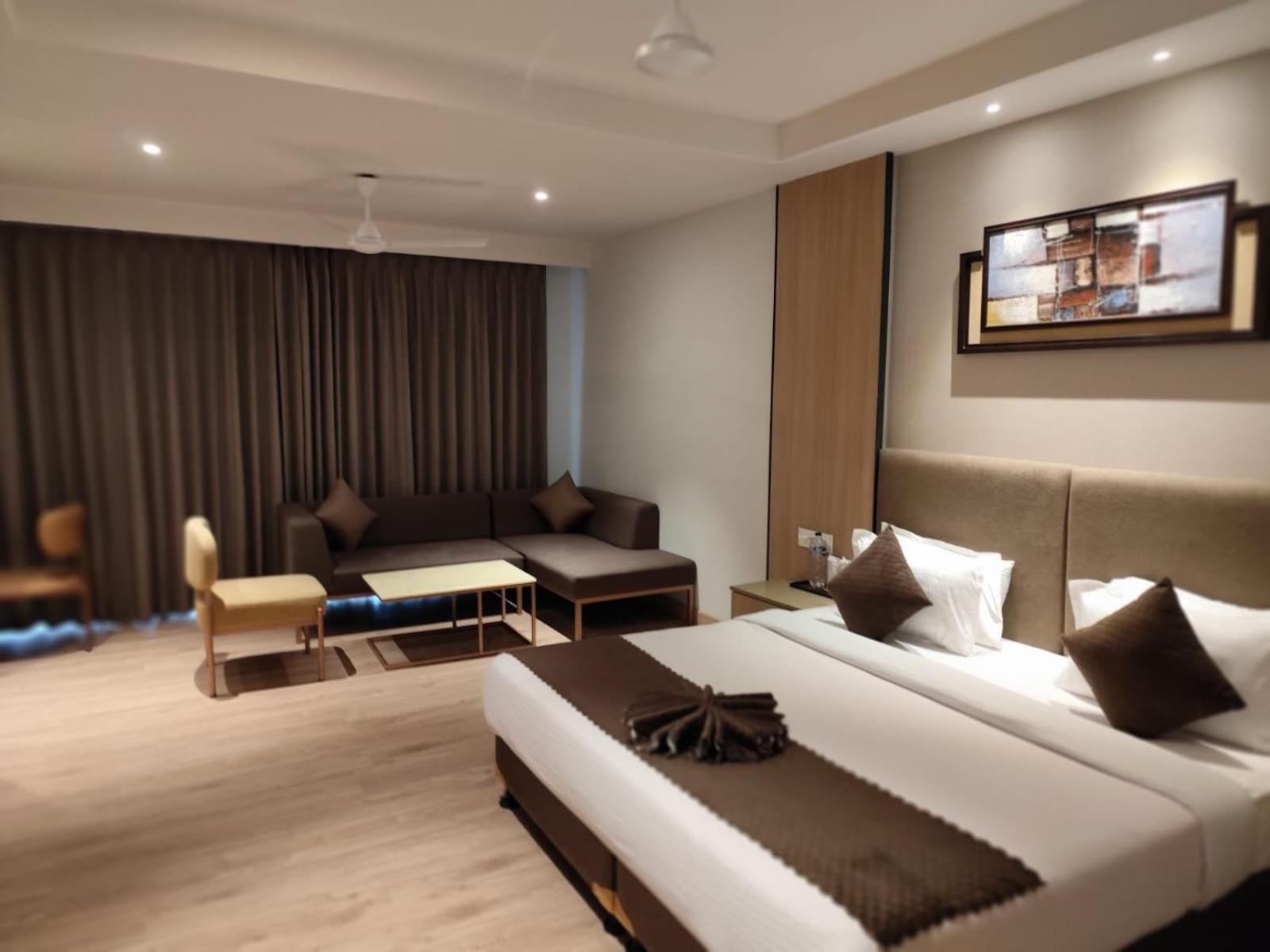Anntilia Inn Ludhiana Zewnętrze zdjęcie